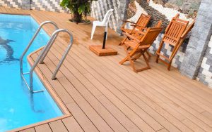Sàn gỗ nhựa Hobiwood lát sàn bể bơi gia đình