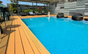 Sàn gỗ nhựa Hobiwood lát sàn bể bơi