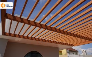 Thanh lam gỗ nhựa Hobiwood ứng dụng làm lam che nắng sân thượng