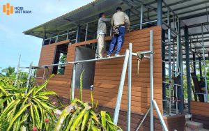 Thi công tấm ốp gỗ nhựa ngoài trời Hobiwood